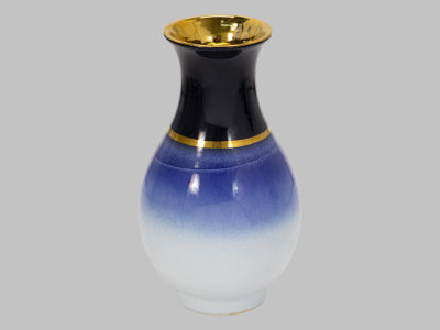 Ceramic vase w/gold